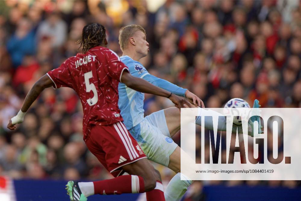 Football - FA Premier League - Liverpool FC v Manchester City FC LIVERPOOL, ENGLAND - Sunday, October 11, 2026: Manchester City s Erling Haaland during the FA Premier League match between Liverpool FC and Manchester City FC at Anfield. (Photo by David Rawcliffe Propaganda) LIVERPOOL Anfield MERSEYSIDE ENGLAND