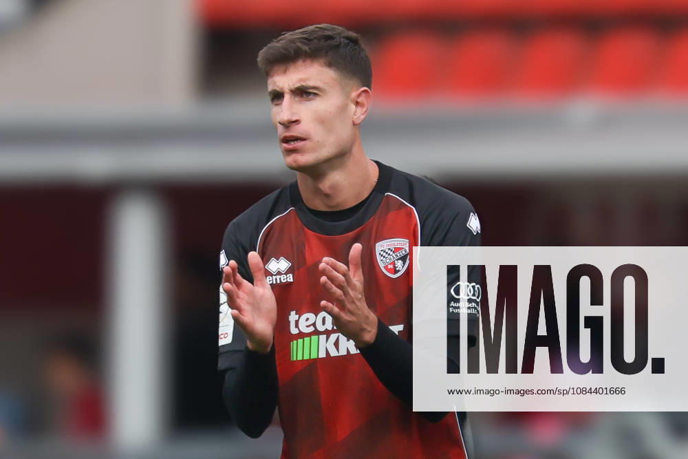 Ingolstadt, Deutschland 11. Oktober 2026: 3. Liga - 2026 2027 - 8. Spieltag - FC Ingolstadt 04 gegen SV Wehen Wiesbaden Im Bild: Georgios Antzooulas (FCI) gestikuliert auf dem Spielfeld. DFB DFL regulations prohibit any use of photographs as image sequences and or quasi-video