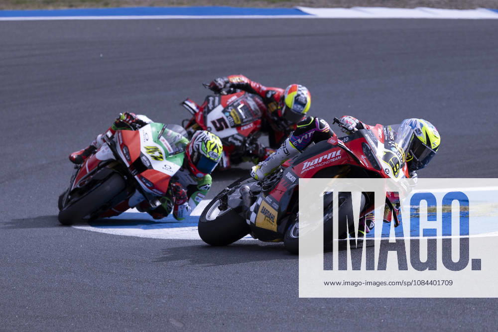 ESTORIL, PORTUGAL - OCTOBER 11: Alvaro Bautista of Spain and Barni Spark Racing Team competes during the Race 2 during day three of the World Superbikes Estoril Round at Circuito Estoril on October 11, 2026 in Estoril, Portugal Cascais Portugal - ZUMAl192 20261011_zsp_l192_183