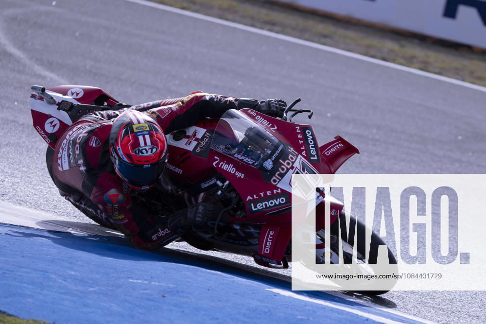 ESTORIL, PORTUGAL - OCTOBER 11: Nicolo Bulega of Italy and Aruba.it Racing - Ducati competes during the Race 2 during day three of the World Superbikes Estoril Round at Circuito Estoril on October 11, 2026 in Estoril, Portugal Cascais Portugal - ZUMAl192 20261011_zsp_l192_190