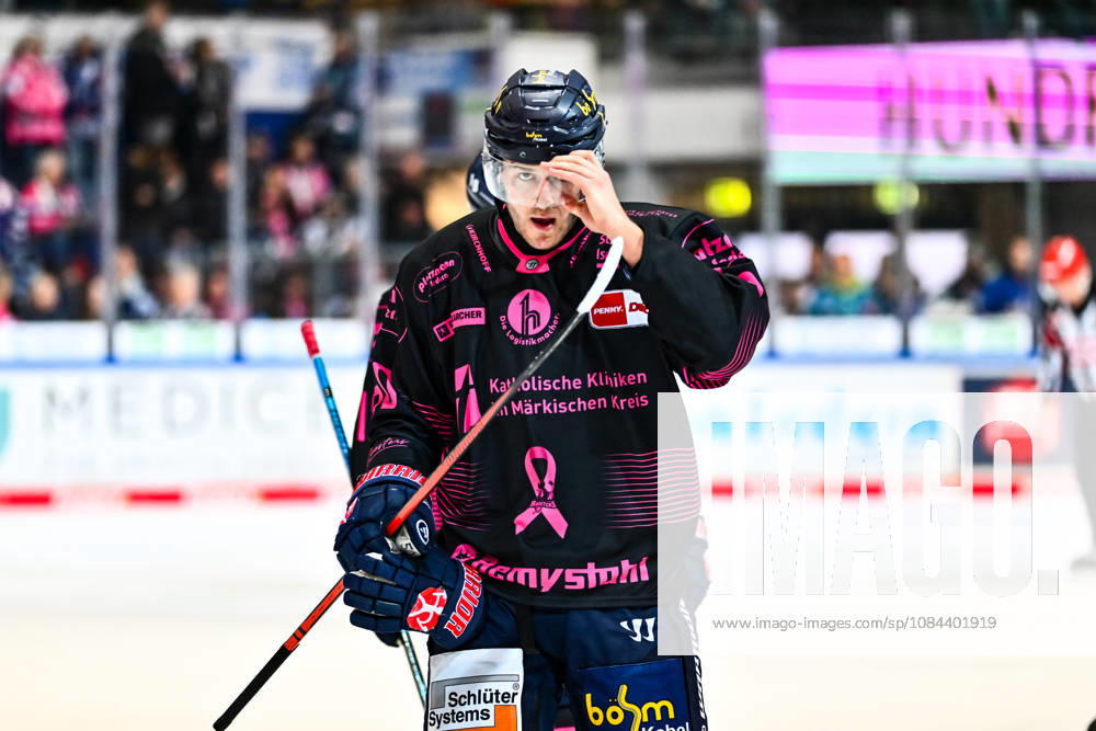 Peter Spornberger (Iserlohn Roosters, 50), GER, Iserlohn Roosters vs. Grizzlys Wolfsburg, Eishockey, Penny-DEL, 08. Spieltag, Spielzeit 2026 2027, 11.10.2026, GER, Iserlohn Roosters vs. Grizzlys Wolfsburg, Eishockey, Penny-DEL, 08. Spieltag, Spielzeit 2026 2027, 11.10.2026 Iserlohn