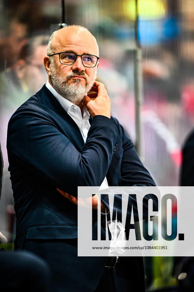 Feature, Symbolfoto, Stefan Nyman (Cheftrainer, Headcoach, Iserlohn Roosters), GER, Iserlohn Roosters vs. Grizzlys Wolfsburg, Eishockey, Penny-DEL, 08. Spieltag, Spielzeit 2026 2027, 11.10.2026, GER, Iserlohn Roosters vs. Grizzlys Wolfsburg, Eishockey, Penny-DEL, 08. Spieltag, Spielzeit 2026 2027, 11.10.2026 Iserlohn