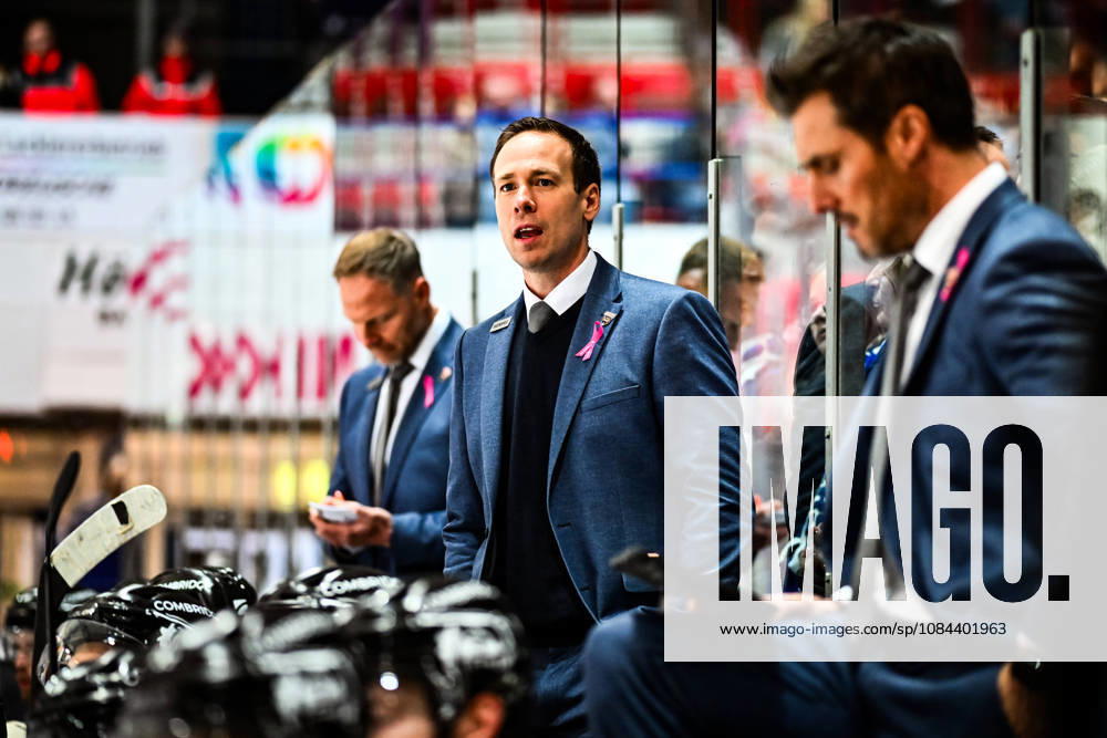 Tyler Haskins (Cheftrainer, Headcoach, Grizzlys Wolfsburg), GER, Iserlohn Roosters vs. Grizzlys Wolfsburg, Eishockey, Penny-DEL, 08. Spieltag, Spielzeit 2026 2027, 11.10.2026, GER, Iserlohn Roosters vs. Grizzlys Wolfsburg, Eishockey, Penny-DEL, 08. Spieltag, Spielzeit 2026 2027, 11.10.2026 Iserlohn