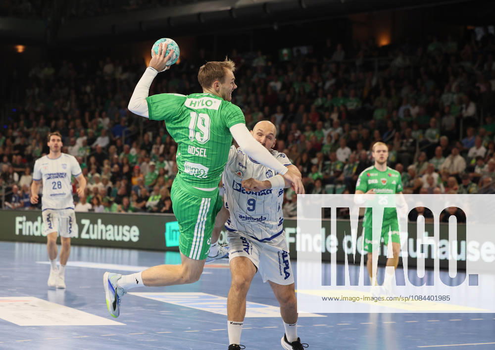 GER HBL Saison 2026 2027 FÜCHSE Berlin vs. TBV Lemgo, 11.10.26, MAX-SCHMELING-HALLE, Berlin, Mathias GIDSEL (Füchse Berlin 19), Christian O SULLIVAN (TBV Lemgo Lippe 9)
