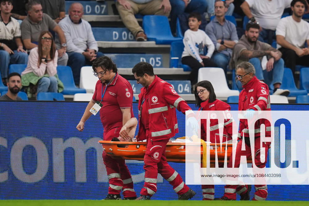 Milan s Matteo Gabbia leaves the field injured during the Serie A soccer match between Sassuolo and Milan at the Mapei Stadium in Reggio Emilia, north Italy - Sunday, October 11, 2026 -