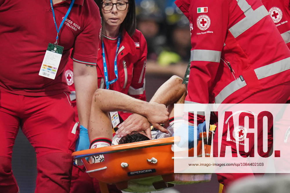 Milan s Matteo Gabbia leaves the field injured during the Serie A soccer match between Sassuolo and Milan at the Mapei Stadium in Reggio Emilia, north Italy - Sunday, October 11, 2026 -