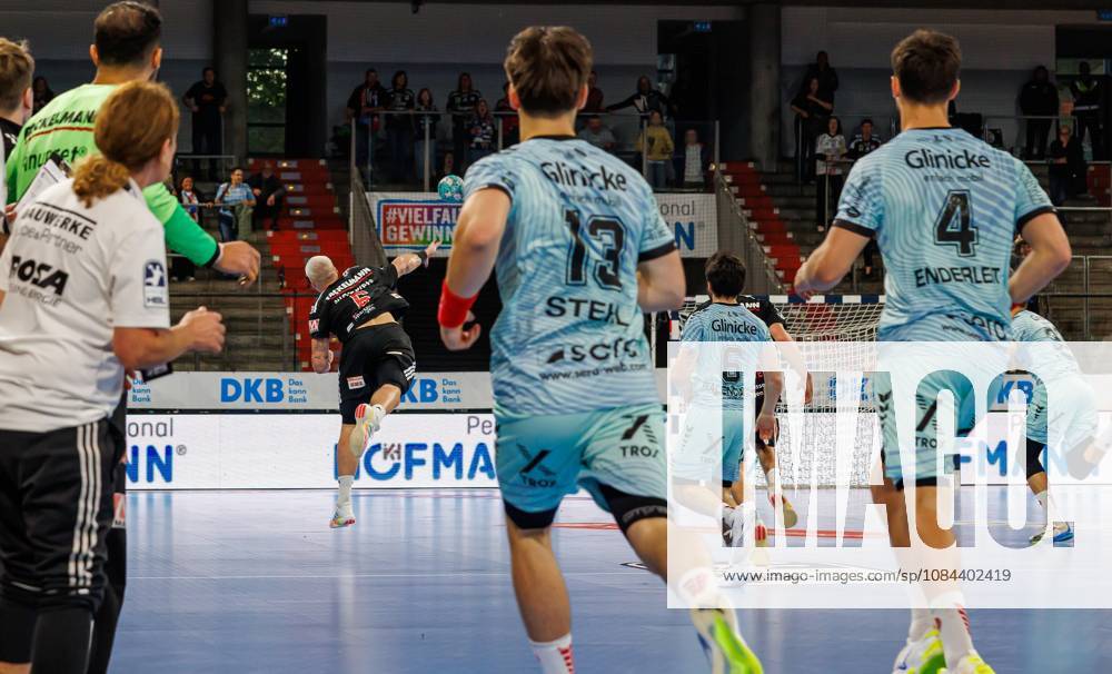 Handball - 1. Bundesliga OPEL HBL - Saison 2026 2027 - 08. Spieltag: HC Erlangen Metropolregion Nürnberg HCE - MT Melsungen - DaMa - - Marek Nissen (6, HC Erlangen HCE ) mit letztem Tor kurz vor Abpfiff zum Sieg für den HCE