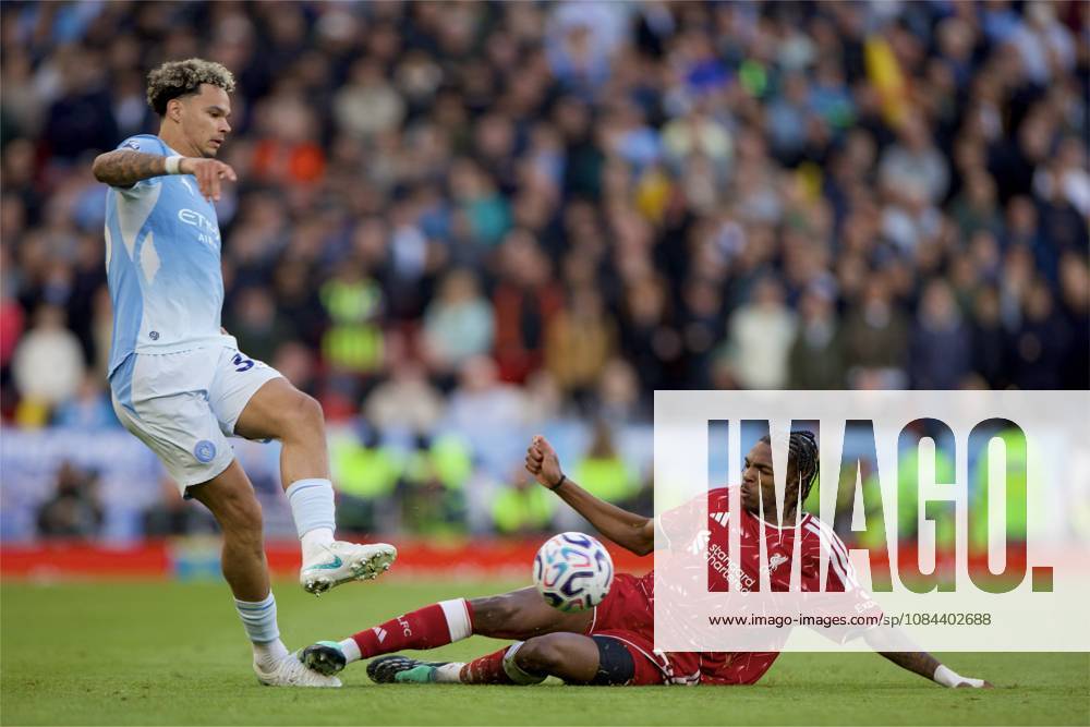 Football - FA Premier League - Liverpool FC v Manchester City FC LIVERPOOL, ENGLAND - Sunday, October 11, 2026: Liverpool s Jà rà my Jacquet challenges Manchester City s Nico O Reilly (L) during the FA Premier League match between Liverpool FC and Manchester City FC at Anfield. (Photo by David Rawcliffe Propaganda) LIVERPOOL Anfield MERSEYSIDE ENGLAND