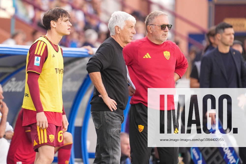 IPA89558080 - Gian Piero Gasperini, head coach of AS Roma, during the Italian Serie A soccer match between Como 1907 and AS Roma at Stadio Giuseppe Sinigaglia in Como, Italy, on October 11, 2026