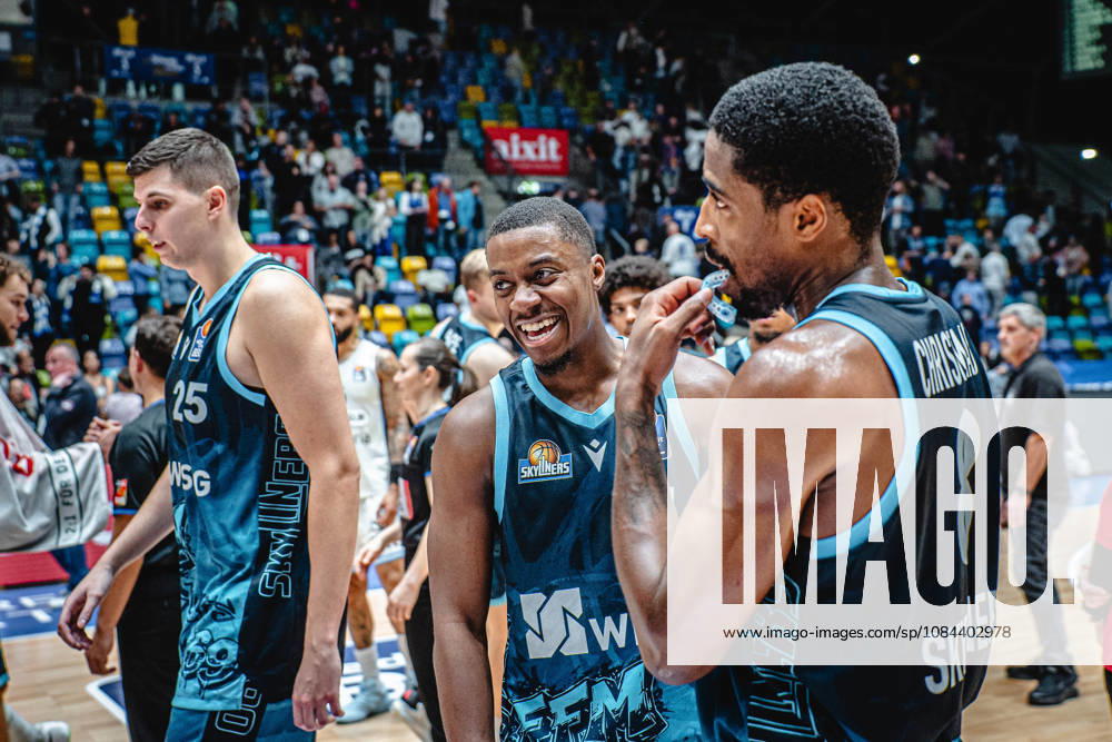 Basketball easyCredit BBL Bundesliga, Frankfurt Skyliners - Veolia Towers Hamburg v.l. Jacob Knauf (Skyliners Frankfurt), Isaiah Swope (Skyliners Frankfurt), William Christmas (Skyliners Frankfurt) Frankfurt am Main