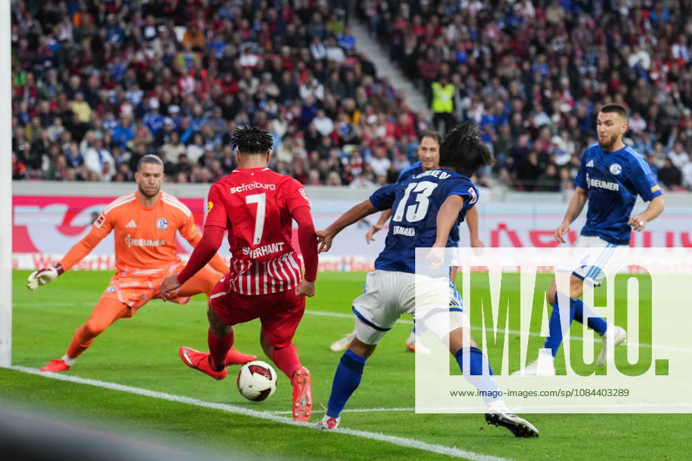 1. Bundesliga: SC Freiburg vs FC Schalke 04, 11.10.2026 Zweikampf zwischen Satoshi Tanaka (FC Schalke 04, 13) und Derry Scherhant (SC Freiburg, 7) 1. Bundesliga: SC Freiburg vs FC Schalke 04, Europa-Park-Stadion, 11.10.2026 DFB DFL REGULATIONS PROHIBIT ANY USE OF PHOTOGRAPHS AS IMAGE SEQUENCES AND OR QUASI-VIDEO.
