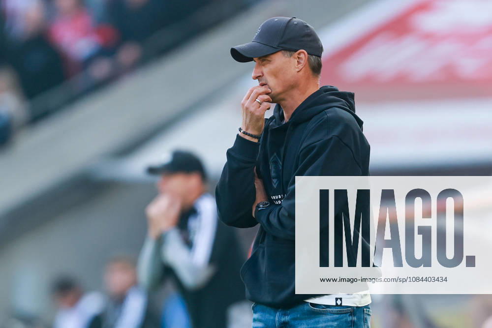 1. Bundesliga - 26 27 - 1. FC Köln - Borussia Mönchengladbach am 11.10.2026 im RheinEnergieSTADION in Köln Trainer Alexander Blessin (Moenchengladbach) unzufrieden, enttäuscht, enttaeuscht, niedergeschlagen