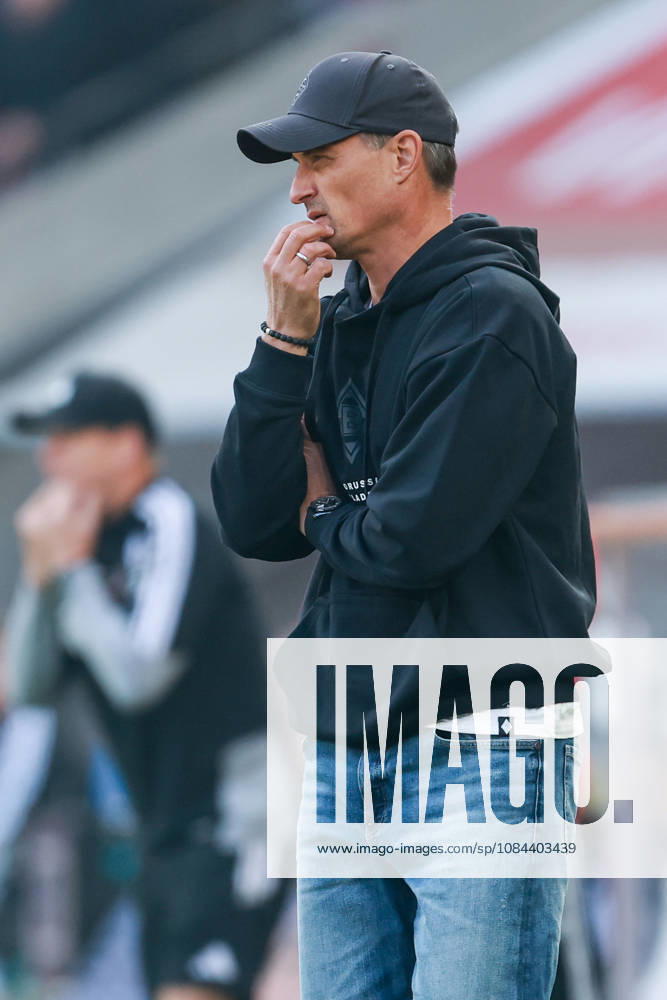 1. Bundesliga - 26 27 - 1. FC Köln - Borussia Mönchengladbach am 11.10.2026 im RheinEnergieSTADION in Köln Trainer Alexander Blessin (Moenchengladbach) unzufrieden, enttäuscht, enttaeuscht, niedergeschlagen