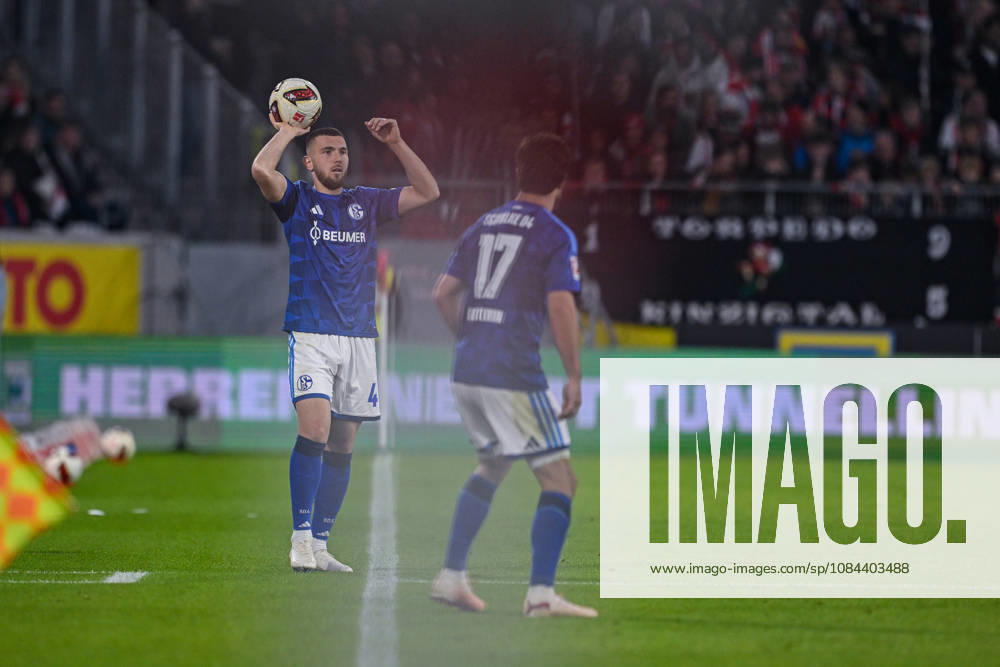Fussball, Saison 2026 2027, Bundesliga, SC Freiburg - FC Schalke 04, Hasan Kurucay (FC Schalke 04), Adrian Gantenbein (FC Schalke 04) xRHR-FOTO YYx