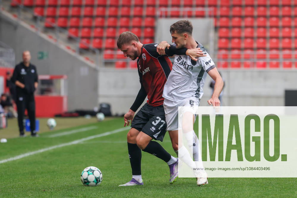 Ingolstadt, Deutschland 11. Oktober 2026: 3. Liga - 2026 2027 - 8. Spieltag - FC Ingolstadt 04 gegen SV Wehen Wiesbaden Im Bild: v. li. im Zweikampf Benjamin Kanuric (FCI) und Gino Fechner (SVWW) DFB DFL regulations prohibit any use of photographs as image sequences and or quasi-video
