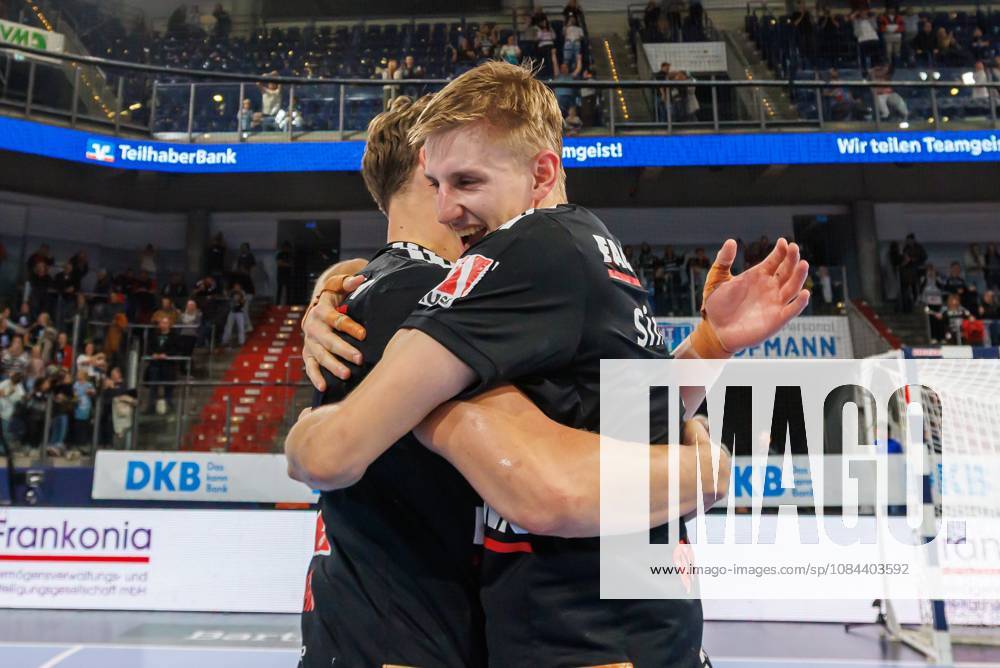 Handball - 1. Bundesliga OPEL HBL - Saison 2026 2027 - 08. Spieltag: HC Erlangen Metropolregion Nürnberg HCE - MT Melsungen - DaMa - - Jubel Freude nach Spielende - Maxsim Lochman (32, HC Erlangen HCE ) Sander Andreassen Overjordet ( 8, HC Erlangen HCE )