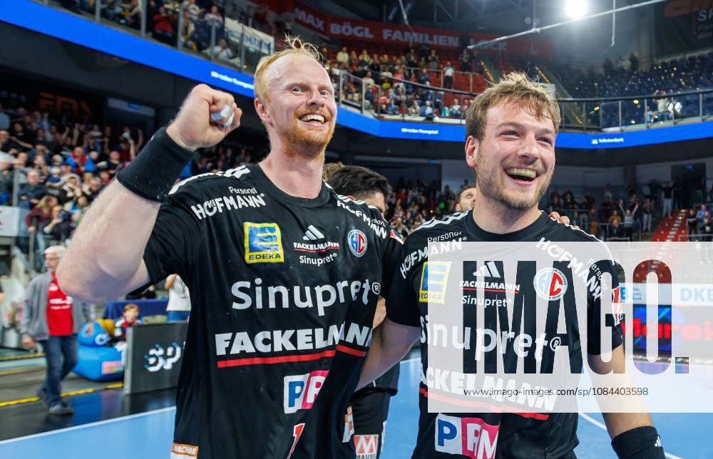 Handball - 1. Bundesliga OPEL HBL - Saison 2026 2027 - 08. Spieltag: HC Erlangen Metropolregion Nürnberg HCE - MT Melsungen - DaMa - - Jubel Freude nach Spielende - Sebastian Firnhaber (18, HC Erlangen HCE ) Frieder Bandlow (2, HC Erlangen HCE )