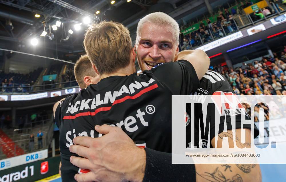 Handball - 1. Bundesliga OPEL HBL - Saison 2026 2027 - 08. Spieltag: HC Erlangen Metropolregion Nürnberg HCE - MT Melsungen - DaMa - - Jubel Freude nach Spielende - Christopher Bissel (21, HC Erlangen HCE ) Marek Nissen (6, HC Erlangen HCE )