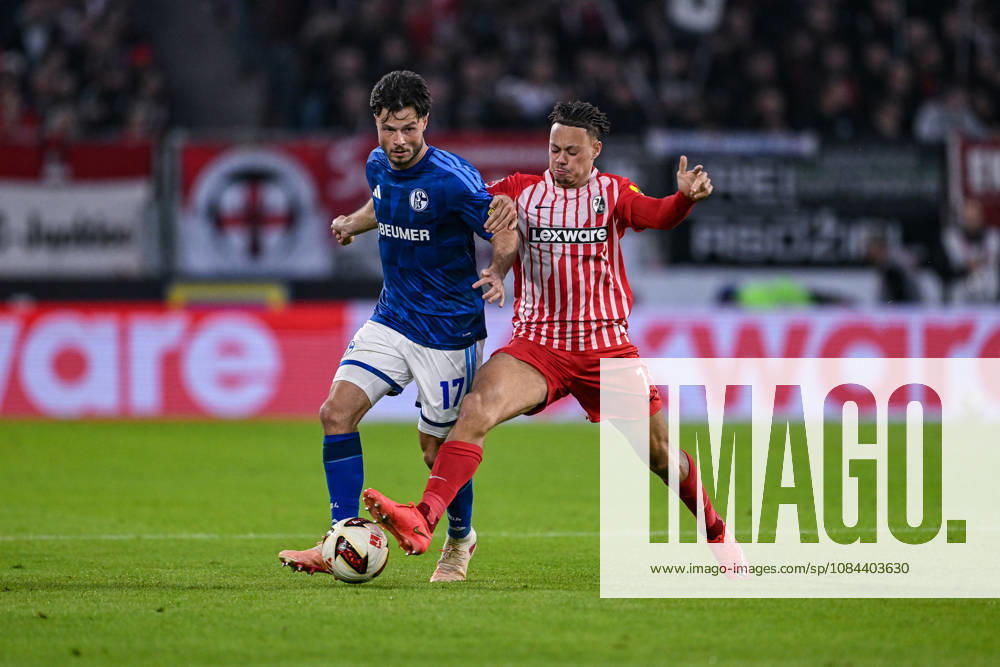 Fussball, Saison 2026 2027, Bundesliga, SC Freiburg - FC Schalke 04, Adrian Gantenbein (FC Schalke 04), Derry Scherhant (SC Freiburg) xRHR-FOTO YYx