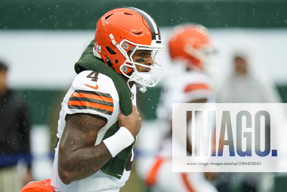 Oct 11, 2026; East Rutherford, NJ, USA; Cleveland Browns quarterback Deshaun Watson (4) takes the field prior to an NFL, American Football Herren, USA game against the New York Jets at MetLife Stadium. Mandatory Credit: -Cal Media NFL 2026: Browns Vs Jets OCT 11 - ZUMAc04_ 20261011_zma_c04_033