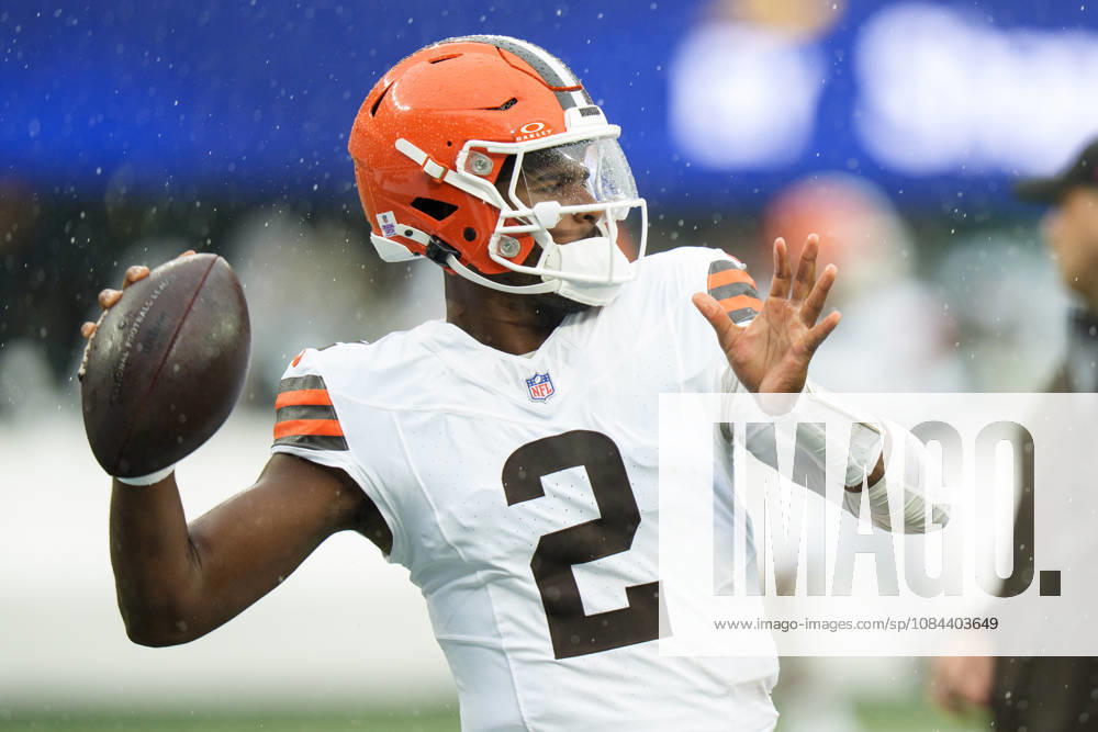 Oct 11, 2026; East Rutherford, NJ, USA; Cleveland Browns quarterback Shedeur Sanders (2) warms up prior to an NFL, American Football Herren, USA game against the New York Jets at MetLife Stadium. Mandatory Credit: -Cal Media NFL 2026: Browns Vs Jets OCT 11 - ZUMAc04_ 20261011_zma_c04_035