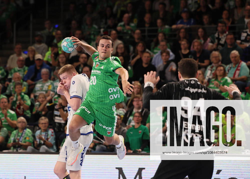 GER HBL Saison 2026 2027 FÜCHSE Berlin vs. TBV Lemgo, 11.10.26, MAX-SCHMELING-HALLE, Berlin, Tim FREIHÖFER (Füchse Berlin 20), Domenico EBNER (TBV Lemgo Lippe 94)