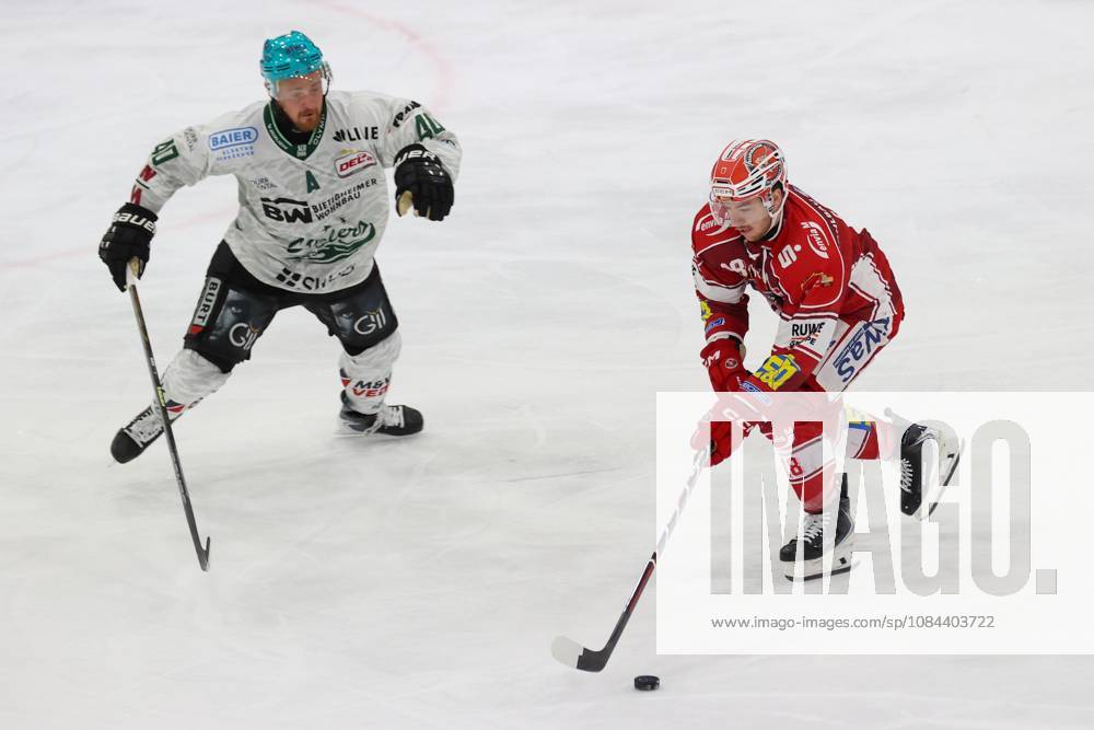 Sahnpark Crimmitschau 11.10.2026 Saison 2026 27 Eishockey 2. Bundesliga Hauptrunde Spiel 8. Kunsteisstadion Sachsen Sachsenderby Derby Eispiraten Eispiraten - Bietigheim Steelers Collin Adams EPC rot - Tim Schüle Bietigheim Crimmitschau Sachsen Germany