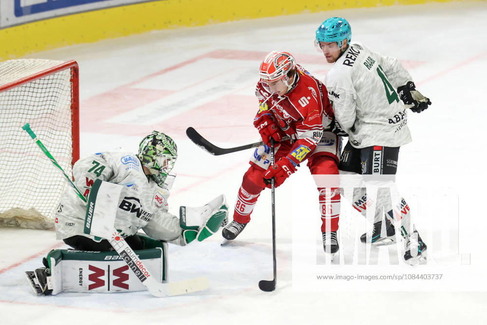 Sahnpark Crimmitschau 11.10.2026 Saison 2026 27 Eishockey 2. Bundesliga Hauptrunde Spiel 8. Kunsteisstadion Sachsen Sachsenderby Derby Eispiraten Eispiraten - Bietigheim Steelers Leon Neiger EPC scheitert hier an Keanu Salmik Bietigheim Torhüter Steven Raabe Beitigheim r. stört Neiger Crimmitschau Sachsen Germany