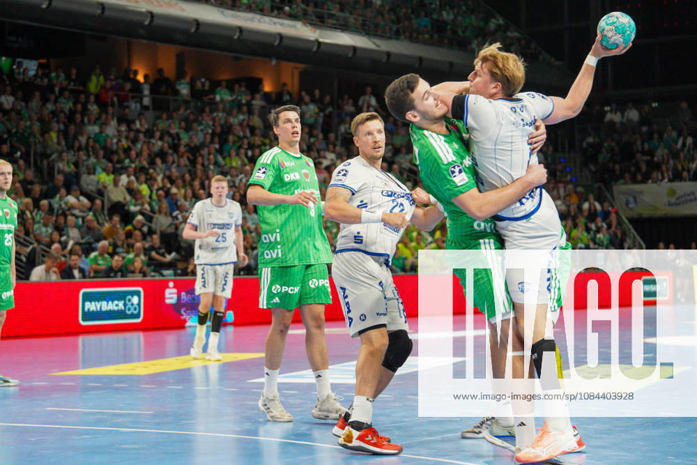 Im Bild:Im Zweikampf 11.10.2026, Fuechse Berlin - TVB Lemgo Lippe, HBL, Handball-Bundesliga, Saison 2026 27, Max-Schmeling-Halle