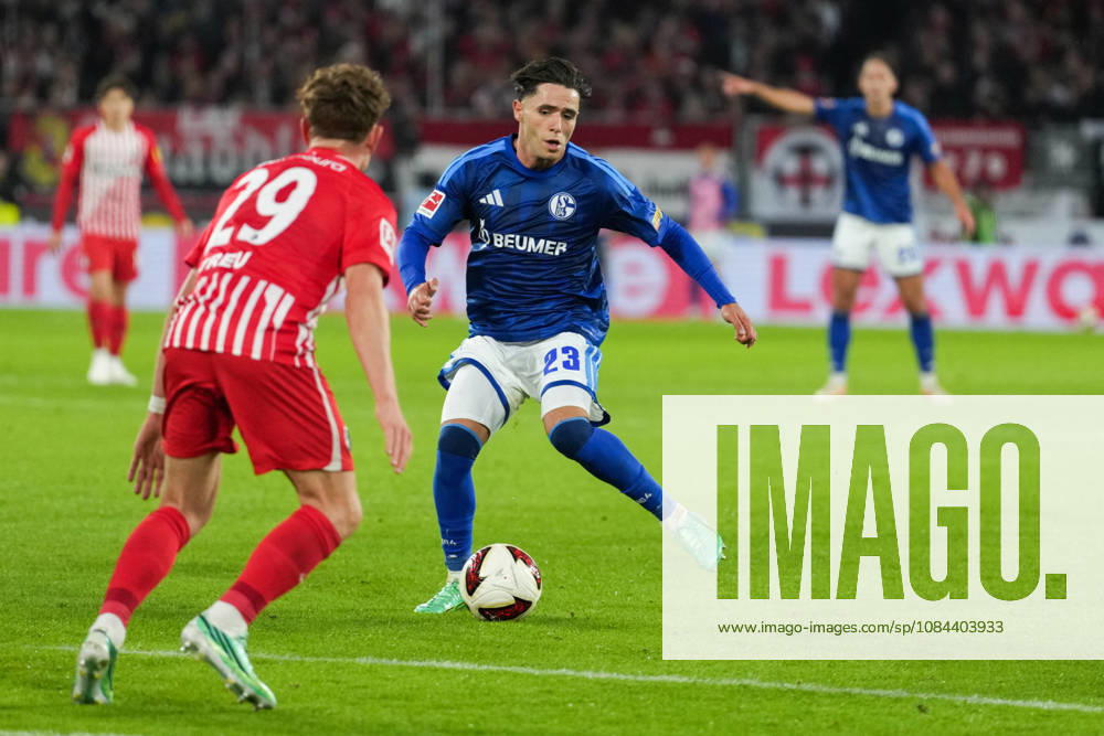 1. Bundesliga: SC Freiburg vs FC Schalke 04, 11.10.2026 Soufiane El-Faouzi (FC Schalke 04, 23) mit einem Pass 1. Bundesliga: SC Freiburg vs FC Schalke 04, Europa-Park-Stadion, 11.10.2026 DFB DFL REGULATIONS PROHIBIT ANY USE OF PHOTOGRAPHS AS IMAGE SEQUENCES AND OR QUASI-VIDEO.