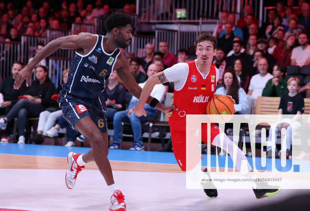 V.l. Carlos Carter (Eisbaeren Bremerhaven 06), Jasper Guenther (RheinStars Koeln 06) GER, RheinStars Koeln vs. Eisbaeren Bremerhaven, Basketball, ProA, 4. Spieltag, Spielzeit 2026 2027, 11.10.2026 GER, RheinStars Koeln vs. Eisbaeren Bremerhaven, Basketball, ProA, 4. Spieltag, Spielzeit 2026 2027, 11.10.2026 RheinStars Koeln