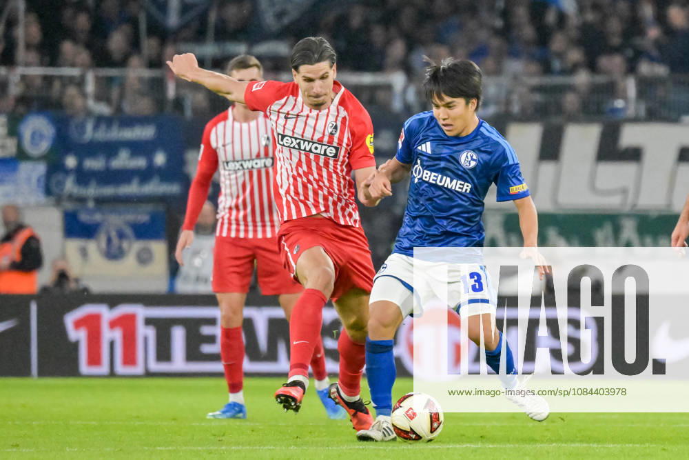Igor Matanovic (SC Freiburg, 31), Satoshi Tanaka (FC Schalke 04, 13) im Duell. GER, SC Freiburg vs Schalke 04, Fussball, Bundesliga, 5. Spieltag, Saison 2026 2027, 11.10.2026 DFL DFB REGULATIONS PROHIBIT ANY USE OF PHOTOGRAPHS AS IMAGE SEQUENCES AND OR QUASI-VIDEO GER, SC Freiburg vs Schalke 04, Fussball, Bundesliga, 5. Spieltag, Saison 2026 2027, 11.10.2026 Freiburg
