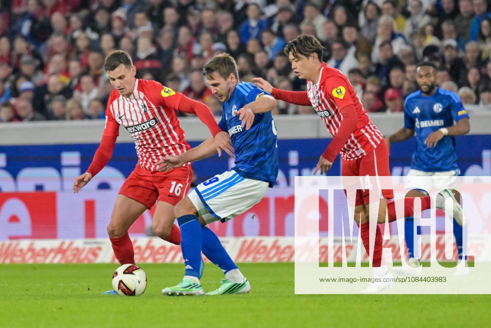 Yannik Engelhardt (SC Freiburg, 16), Kenan Karaman (FC Schalke 04, 19), Yuito Suzuki (SC Freiburg, 14) GER, SC Freiburg vs Schalke 04, Fussball, Bundesliga, 5. Spieltag, Saison 2026 2027, 11.10.2026 DFL DFB REGULATIONS PROHIBIT ANY USE OF PHOTOGRAPHS AS IMAGE SEQUENCES AND OR QUASI-VIDEO GER, SC Freiburg vs Schalke 04, Fussball, Bundesliga, 5. Spieltag, Saison 2026 2027, 11.10.2026 Freiburg