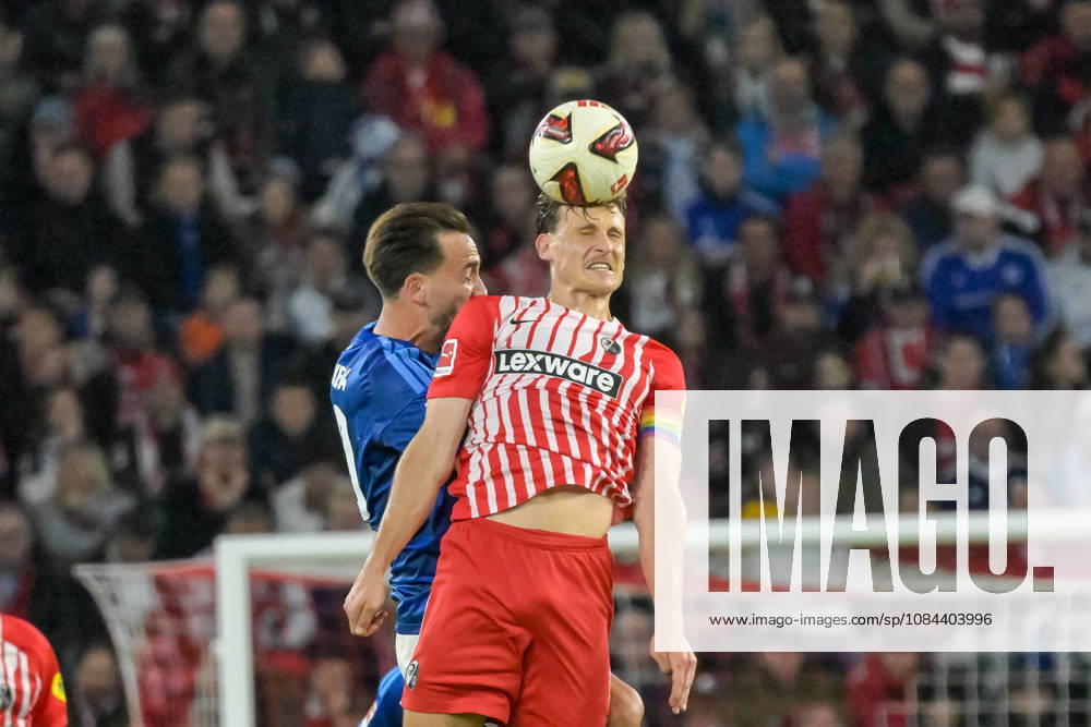 Maximilian Eggestein (SC Freiburg, 08), Kenan Karaman (FC Schalke 04, 19) im Kopfballduell. GER, SC Freiburg vs Schalke 04, Fussball, Bundesliga, 5. Spieltag, Saison 2026 2027, 11.10.2026 DFL DFB REGULATIONS PROHIBIT ANY USE OF PHOTOGRAPHS AS IMAGE SEQUENCES AND OR QUASI-VIDEO GER, SC Freiburg vs Schalke 04, Fussball, Bundesliga, 5. Spieltag, Saison 2026 2027, 11.10.2026 Freiburg