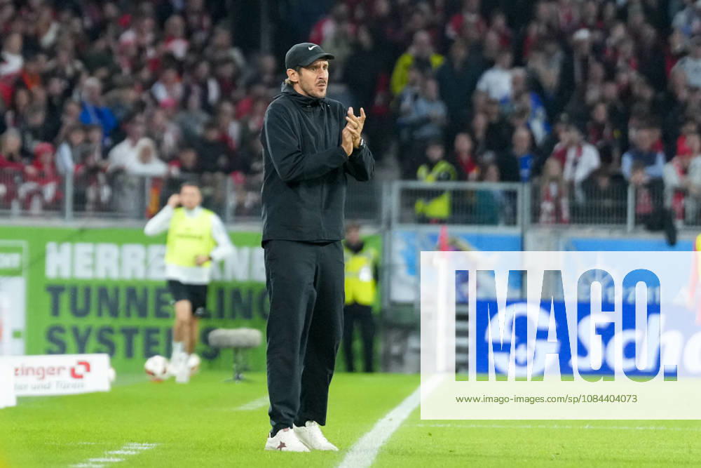 Julian Schuster (SC Freiburg, Trainer) , Deutschland, Fussball, 1. Bundesliga, 5.Spieltag, 2026 2027, SC Freiburg vs. FC Schalke 04, 11.10.2026, Europa-Park Stadion, Freiburg Freiburg Europa-Park Stadion Baden-Württemberg Deutschland
