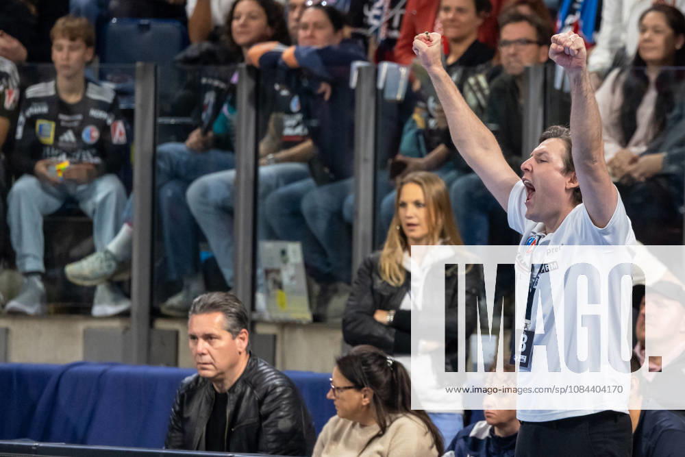 Jubel bei Johannes Sellin (HC Erlangen, Chef-Trainer) GER, HC Erlangen vs. MT Melsungen, Handball, Opel Handball-Bundesliga, 8. Spieltag, Spielzeit 2026 2027, 11.10.2026 GER, HC Erlangen vs. MT Melsungen, Handball, Opel Handball-Bundesliga, 8. Spieltag, Spielzeit 2026 2027, 11.10.2026 Nuernberg