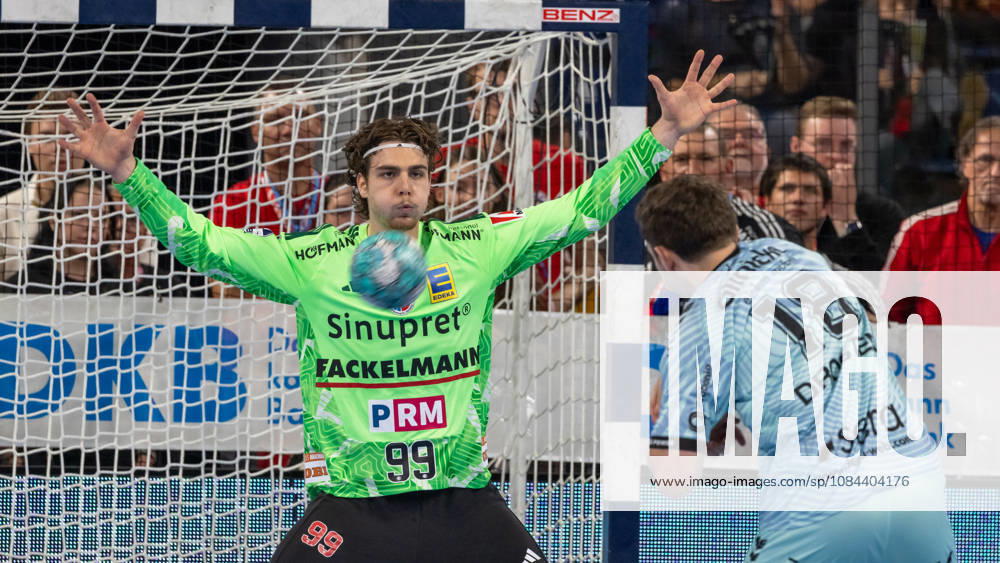 Tin Herceg (HC Erlangen, 99) beim Siebenmeter Florian Drosten (MT Melsungen, 18) GER, HC Erlangen vs. MT Melsungen, Handball, Opel Handball-Bundesliga, 8. Spieltag, Spielzeit 2026 2027, 11.10.2026 GER, HC Erlangen vs. MT Melsungen, Handball, Opel Handball-Bundesliga, 8. Spieltag, Spielzeit 2026 2027, 11.10.2026 Nuernberg