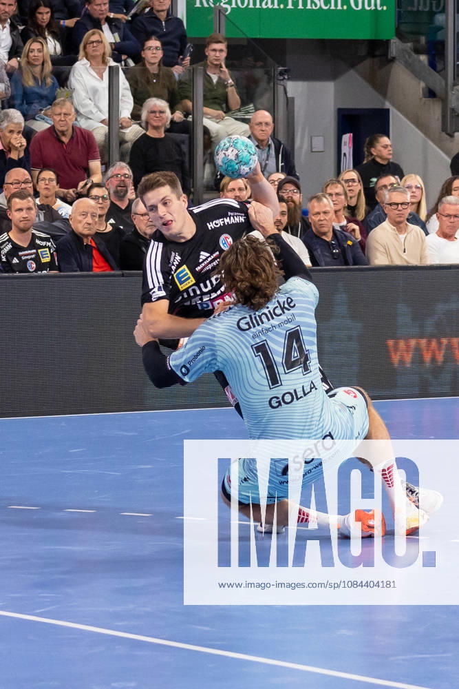 Viggo Kristjansson (HC Erlangen, 73), Johannes Golla (MT Melsungen, 14), Zweikampf GER, HC Erlangen vs. MT Melsungen, Handball, Opel Handball-Bundesliga, 8. Spieltag, Spielzeit 2026 2027, 11.10.2026 GER, HC Erlangen vs. MT Melsungen, Handball, Opel Handball-Bundesliga, 8. Spieltag, Spielzeit 2026 2027, 11.10.2026 Nuernberg