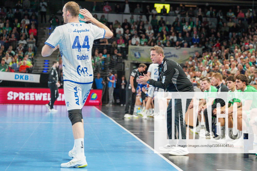 Im Bild: Nicolej Krickau (Fuechse Berlin, Trainer), Jubel 11.10.2026, Fuechse Berlin - TVB Lemgo Lippe, HBL, Handball-Bundesliga, Saison 2026 27, Max-Schmeling-Halle