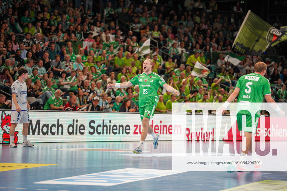 Im Bild: Matthes Langhoff (Fuechse Berlin, 25), , Tor, Treffer, Jubel, Torjubel, Freude, Begeisterung, feiert, jubelt 11.10.2026, Fuechse Berlin - TVB Lemgo Lippe, HBL, Handball-Bundesliga, Saison 2026 27, Max-Schmeling-Halle