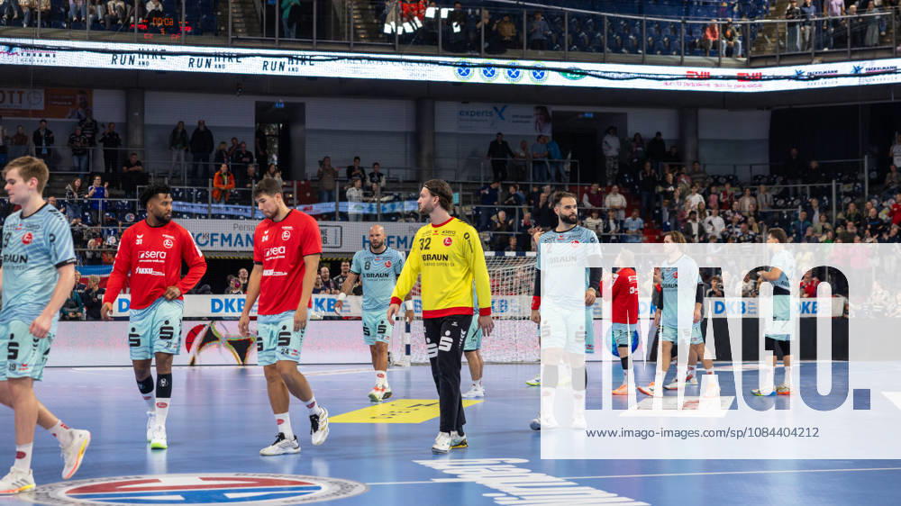 Enttaeuschung nach der Niederlage bei Melsungen. Kristof Palasics (MT Melsungen, 32) Ruben Marchan (MT Melsungen, 02) GER, HC Erlangen vs. MT Melsungen, Handball, Opel Handball-Bundesliga, 8. Spieltag, Spielzeit 2026 2027, 11.10.2026 GER, HC Erlangen vs. MT Melsungen, Handball, Opel Handball-Bundesliga, 8. Spieltag, Spielzeit 2026 2027, 11.10.2026 Nuernberg