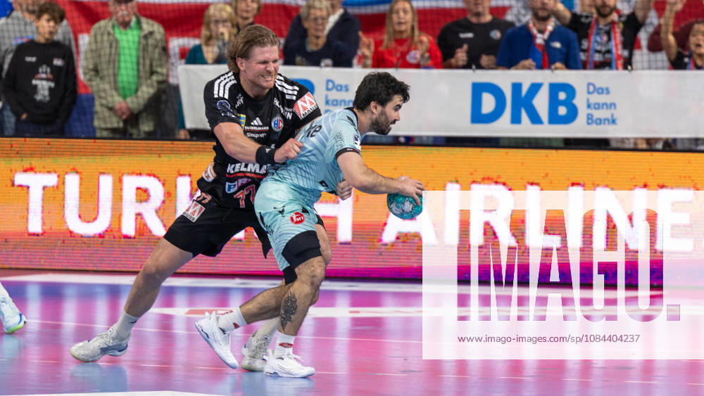 Zweikampf Erik Balenciaga (MT Melsungen, 06) mit Maciej Gebala (HC Erlangen, 77) GER, HC Erlangen vs. MT Melsungen, Handball, Opel Handball-Bundesliga, 8. Spieltag, Spielzeit 2026 2027, 11.10.2026 GER, HC Erlangen vs. MT Melsungen, Handball, Opel Handball-Bundesliga, 8. Spieltag, Spielzeit 2026 2027, 11.10.2026 Nuernberg