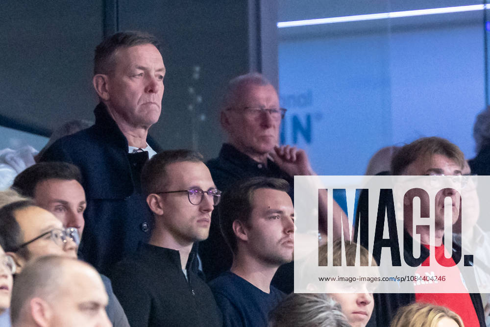 Auch in der Halle Bundestrainer Alfred Gislason GER, HC Erlangen vs. MT Melsungen, Handball, Opel Handball-Bundesliga, 8. Spieltag, Spielzeit 2026 2027, 11.10.2026 GER, HC Erlangen vs. MT Melsungen, Handball, Opel Handball-Bundesliga, 8. Spieltag, Spielzeit 2026 2027, 11.10.2026 Nuernberg