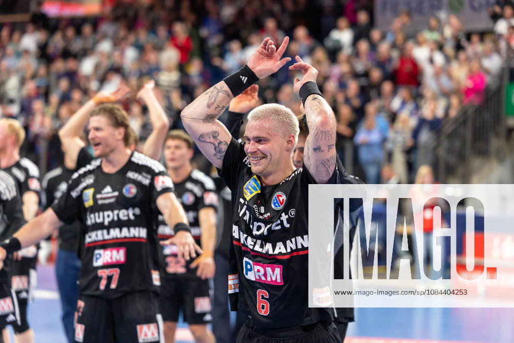 Freude bei Marek Nissen (HC Erlangen, 06) nach dem Sieg GER, HC Erlangen vs. MT Melsungen, Handball, Opel Handball-Bundesliga, 8. Spieltag, Spielzeit 2026 2027, 11.10.2026 GER, HC Erlangen vs. MT Melsungen, Handball, Opel Handball-Bundesliga, 8. Spieltag, Spielzeit 2026 2027, 11.10.2026 Nuernberg