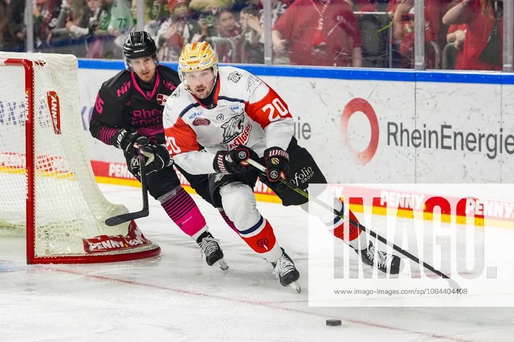 Eishockey Penny-DEL 8.Spieltag Kölner Haie - Nürnberg Ice Tigers am 11.10.2026 in der Lanxess Arena in Köln Louis-Marc Aubry ( Köln ), links - Ryan Jones ( Nürnberg ), rechts Gemäß den Vorgaben der DEL Deutsche Eishockey Liga ist die Publikation und Weiterverwertung der Aufnahmen in elektronischen Medien und Endgeräten aller Art während des laufenden Spiels nicht zulässig.