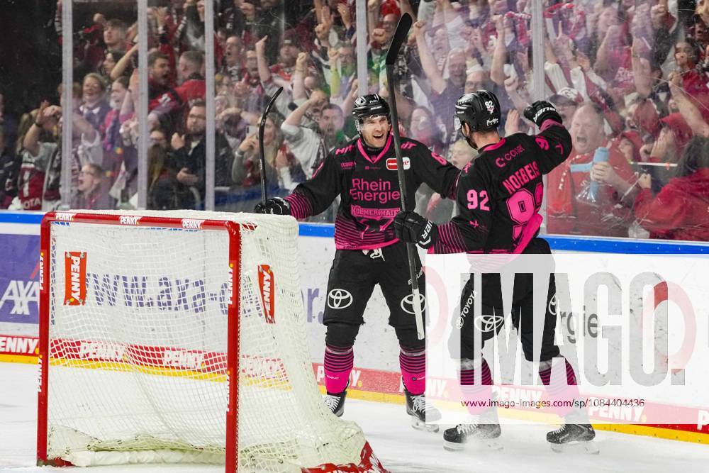 Eishockey Penny-DEL 8.Spieltag Kölner Haie - Nürnberg Ice Tigers am 11.10.2026 in der Lanxess Arena in Köln Patrick Russell ( Köln ), links - und Marcel Noebels ( Köln ), rechts bejubeln den Emptynet-Treffer zum entscheidenden 4:2 Gemäß den Vorgaben der DEL Deutsche Eishockey Liga ist die Publikation und Weiterverwertung der Aufnahmen in elektronischen Medien und Endgeräten aller Art während des laufenden Spiels nicht zulässig.