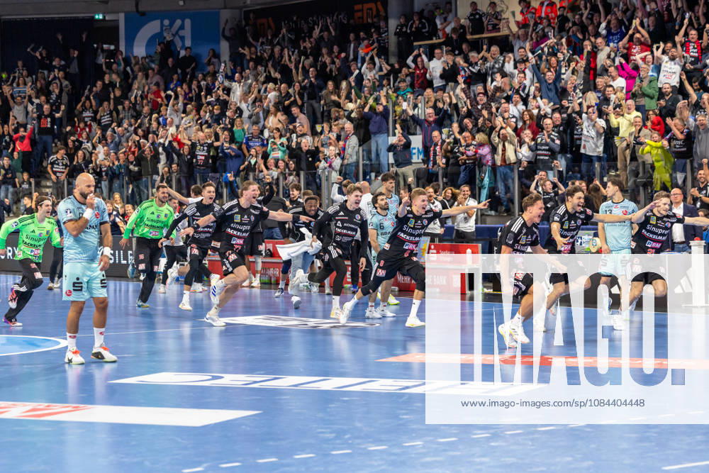 Jubel zum Sieg bei der Mannschaft GER, HC Erlangen vs. MT Melsungen, Handball, Opel Handball-Bundesliga, 8. Spieltag, Spielzeit 2026 2027, 11.10.2026 GER, HC Erlangen vs. MT Melsungen, Handball, Opel Handball-Bundesliga, 8. Spieltag, Spielzeit 2026 2027, 11.10.2026 Nuernberg