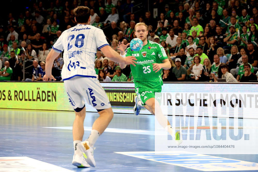 GER Deutschland, Handball, 1.Bundesliga, 27.08.2026, Saison 2026 2027, Berlin, Fuechse Berlin vs TBV Lemgo Lippe Matthes Langhoff ( Fuechse Berlin 25 ), Hendrik Wagner ( Lemgo 28 ) nordphoto GmbH Engler Berlin Max-Schmeling-Halle Berlin Deutschland