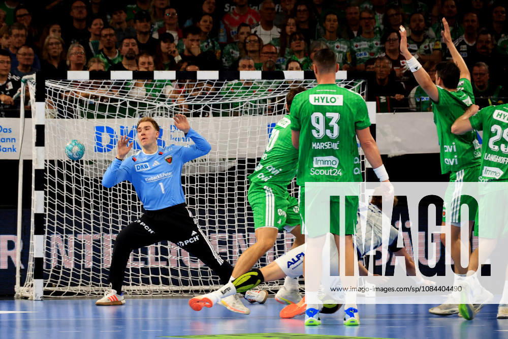 GER Deutschland, Handball, 1.Bundesliga, 27.08.2026, Saison 2026 2027, Berlin, Fuechse Berlin vs TBV Lemgo Lippe Lasse Ludwig ( Fuechse Berlin 1 ), Samuel Zehnder ( Lemgo 4 ) nordphoto GmbH Engler Berlin Max-Schmeling-Halle Berlin Deutschland