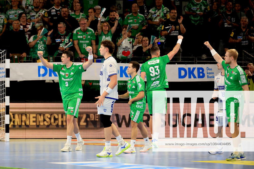 GER Deutschland, Handball, 1.Bundesliga, 27.08.2026, Saison 2026 2027, Berlin, Fuechse Berlin vs TBV Lemgo Lippe Fuechse-Spielerkreis, Jubel, jubelt, Freude, Glueck, gluecklich, positive Emotionen, nordphoto GmbH Engler Berlin Max-Schmeling-Halle Berlin Deutschland